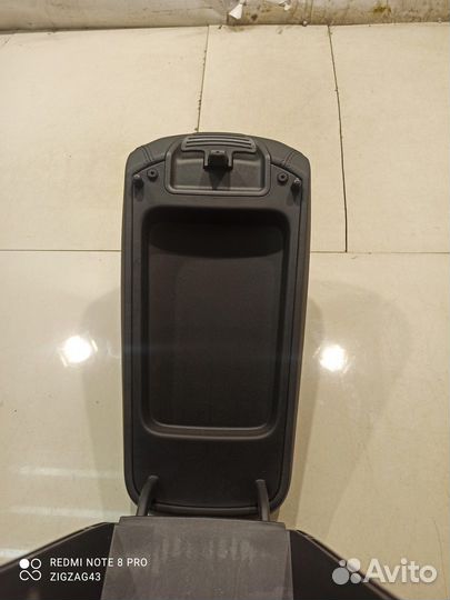 Подлокотник (Kia K5 III)