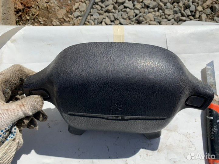 Подушка безопасности в руль Mitsubishi Galant VII