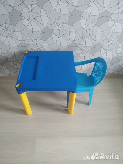 Детский стол и стул