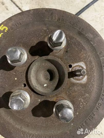 Ступица задняя dodge Caravan 2001-2007 3.3