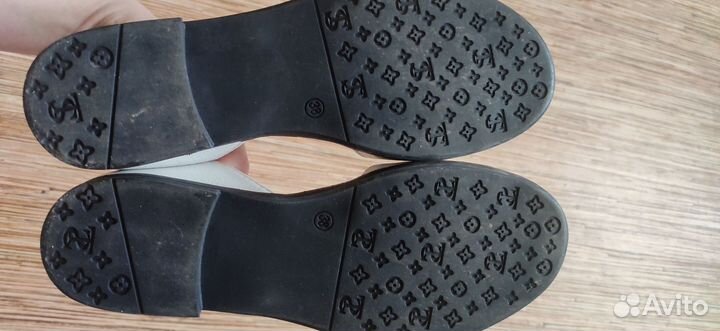 Босоножки серебристые 38