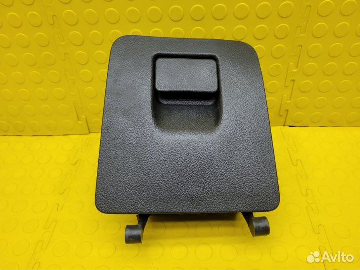 Крышка блока предохранителей, бардачек Chevrolet