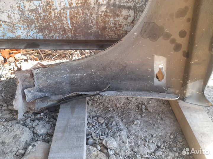 Переднее правое крыло Ваз 2110