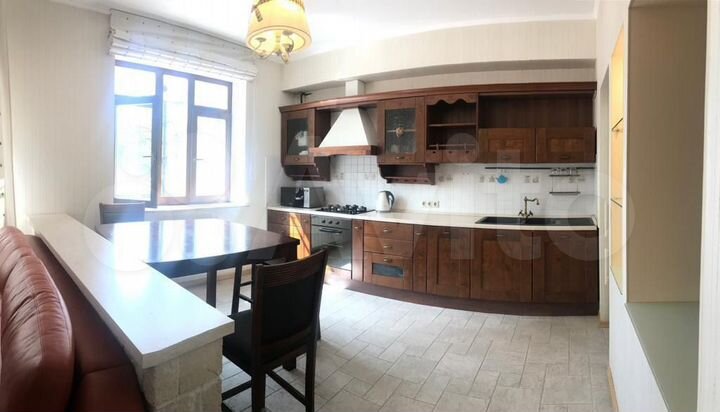 2-к. квартира, 84 м², 1/4 эт.