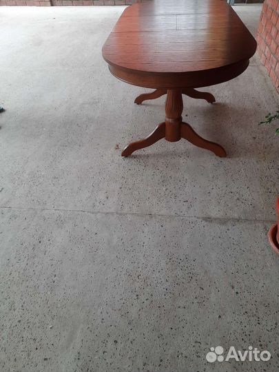 Стол обеденный