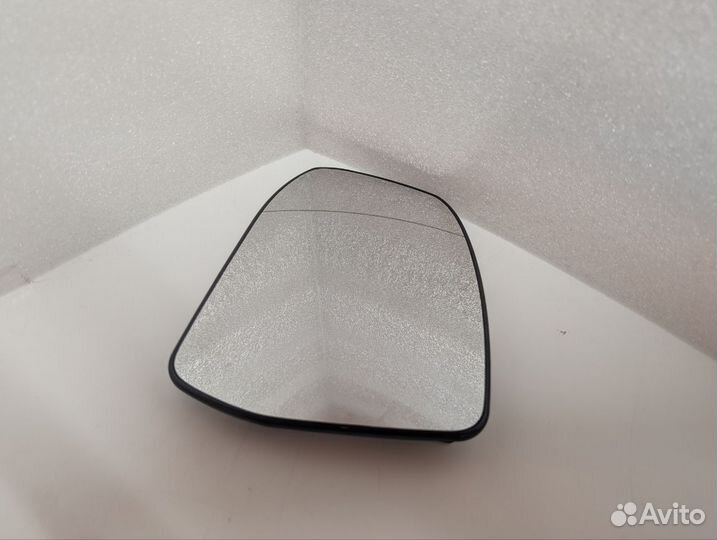 Левый зеркальный элемент зеркала Ford Focus 3