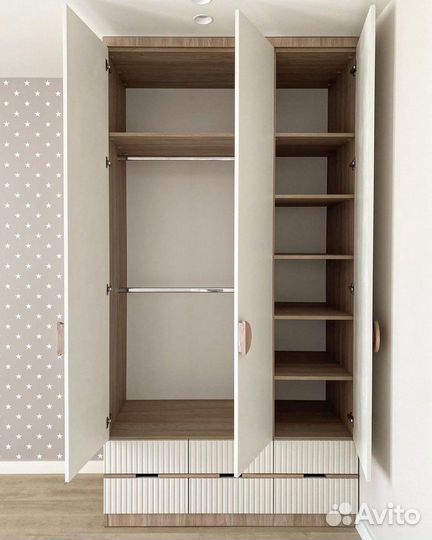 Шкаф распашной в детскую комнату с письменным стол