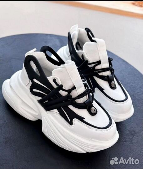 Женские кроссовки