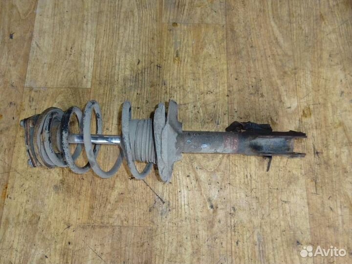 Амортизатор передний правый Nissan Sunny B15 1998