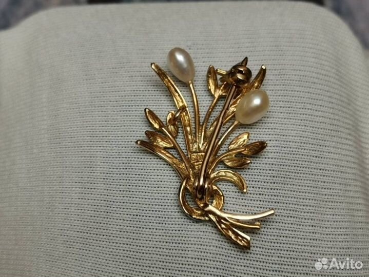 Золотая Брошь 585 пробы массой 2,8 грамма