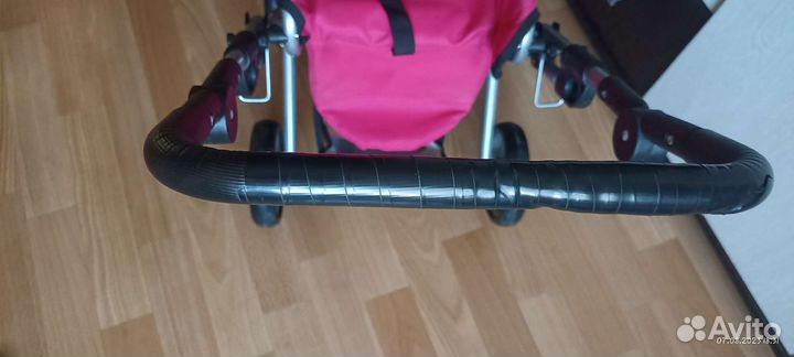 Детская игрушечная коляска