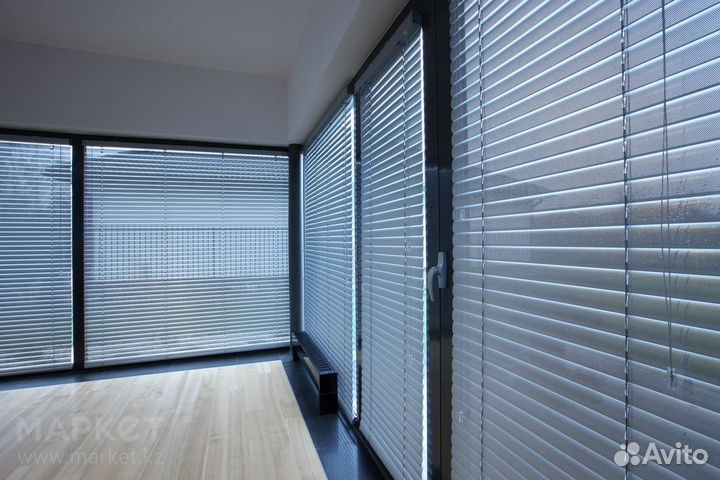 Жалюзи оконные горизонтальные