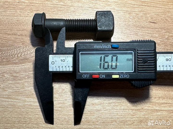 Болт и Гайка на траки асфальтоукладчика М12