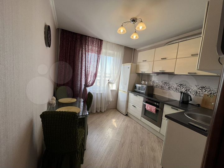 2-к. квартира, 80 м², 8/10 эт.