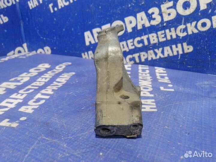 Крепление двигателя Toyota Camry 40 седан 2AZ-FE