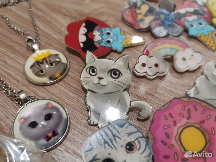 Значки, кулоны