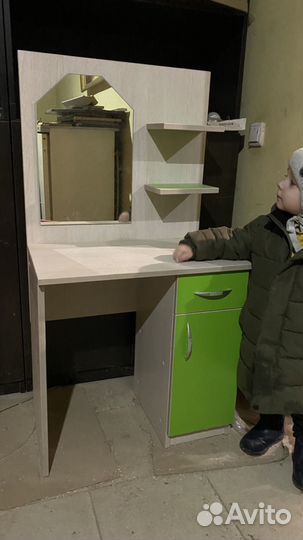 Столик детский с зеркалом