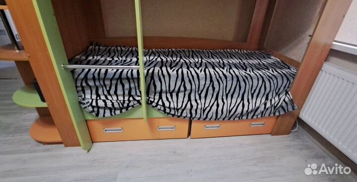 Двухъярусная кровать