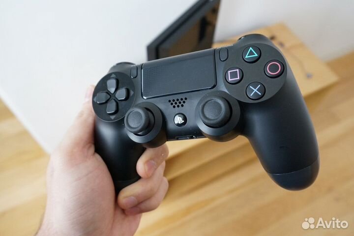 Геймпад DualShock 4 в идеальном состоянии