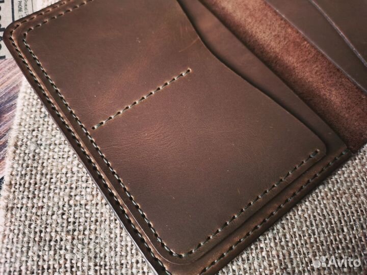 Кожаная обложка на паспорт ручной работы