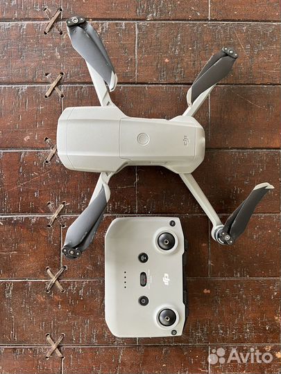 Квадрокоптер DJI Mavic Air 2 fly more combo