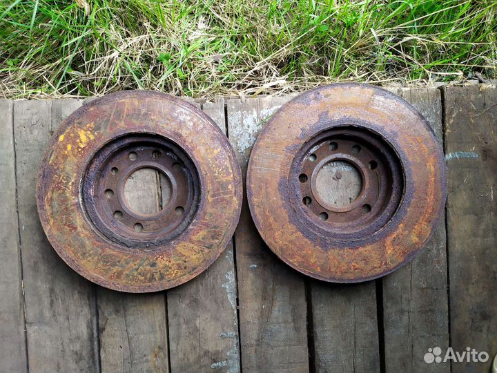 Передние тормозные диски Opel Zafira B 93197592