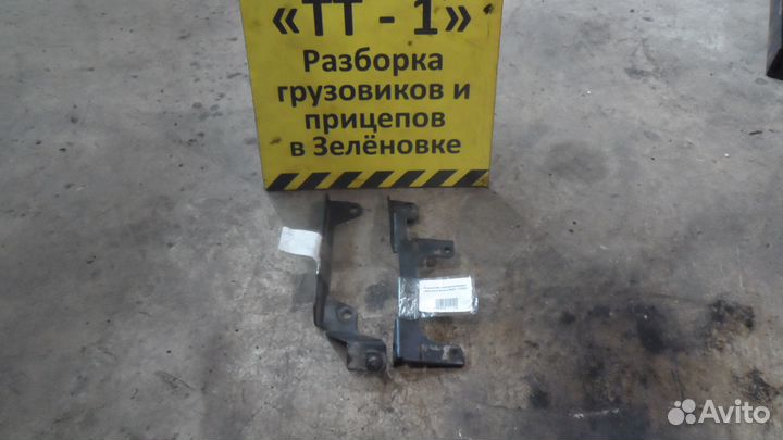 Кронштейн электропроводки двигателя Scania R420 1