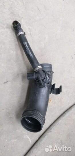 Патрубок впускной AZM 2.0 вкг 06B133354Q