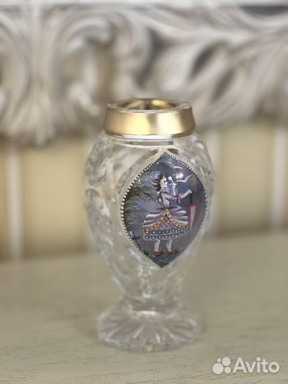 Стекло с эмалевой росписью