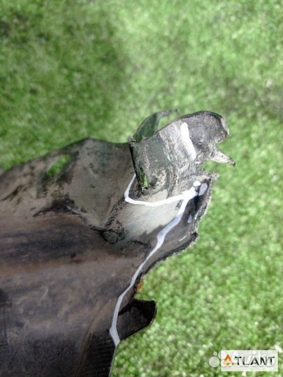 Подкрылок передний левый toyota noah