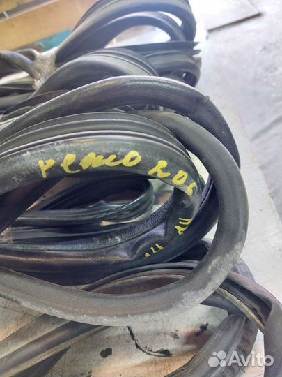 Уплотнитель Peugeot 206