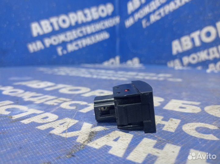 Кнопка блокировки замка двери Geely Mk седан