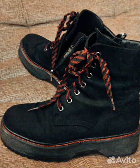 Фирменные замшевые ботинки