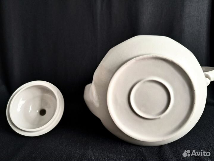 Чайник фарфоровый