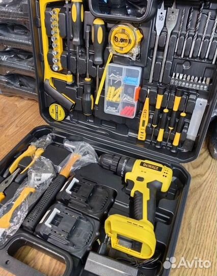 Шуруповерт Dewalt 21v с полным набором Бесщеточный