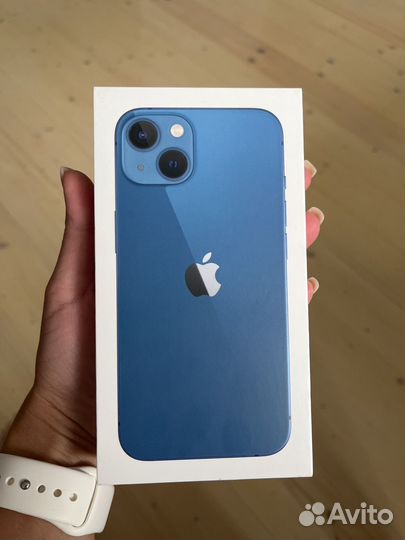 Телефон iPhone 13
