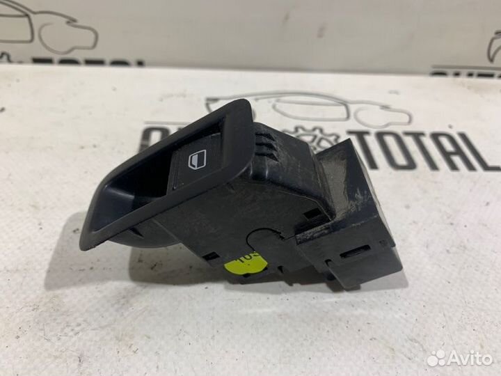 Кнопка стеклоподъемника задняя левая Volkswagen