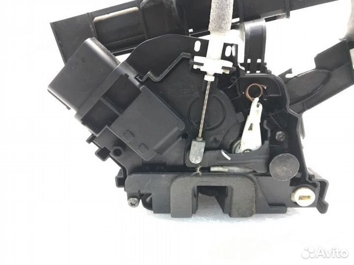 Замок двери задний правый Ford Mondeo седан 2.3