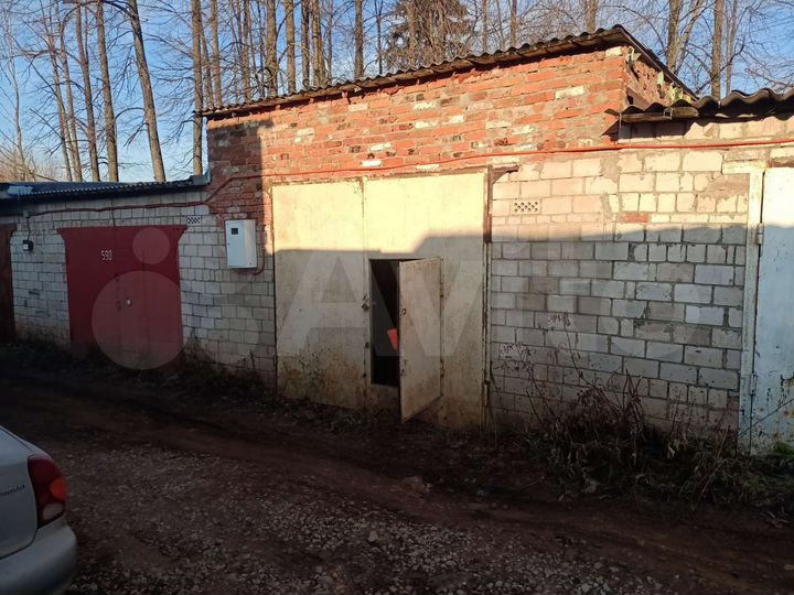 Гараж, > 30 м²