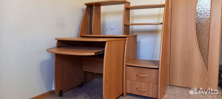 Продам компьютерный стол