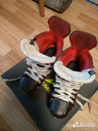 Коньки хоккейные формовочные профессиональные