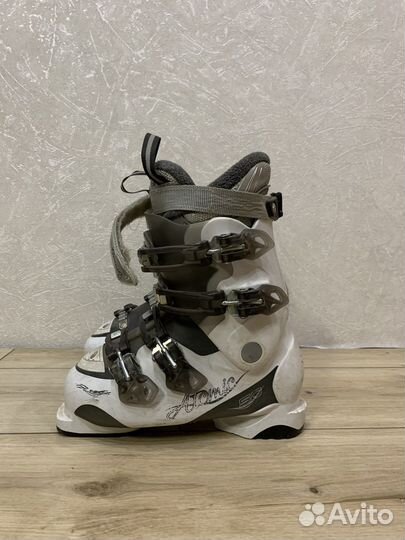 Горнолыжные ботинки женские atomic
