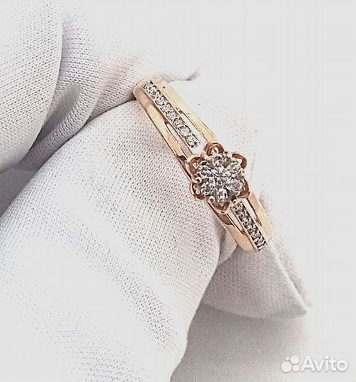 Золотое кольцо с камнем 17р