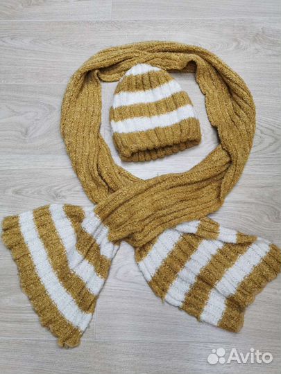 Шапка вязаная и длинный шарф