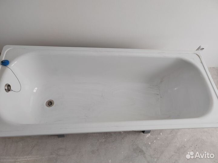 Стальная ванна 170х70, раковина, унитаз с бачком