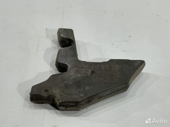 Уплотнитель крыла переднего Audi Q3 8U