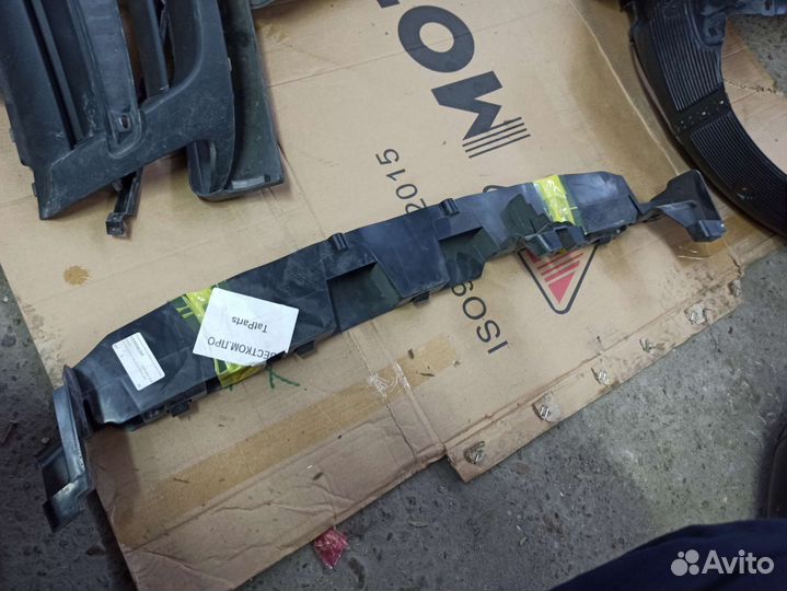 Абсорбер переднего бампера Сандеро