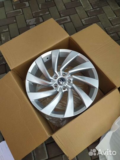 R18/5/112 Диски VW Passat, Tiguan Rosario Style