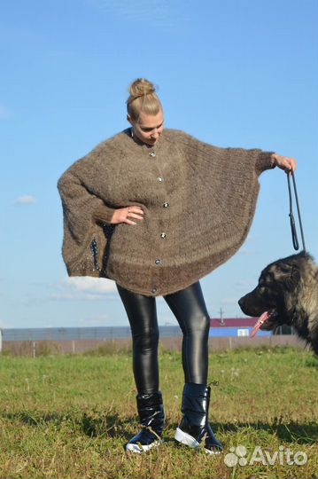 Пончо из шерсти кавказской овчарки