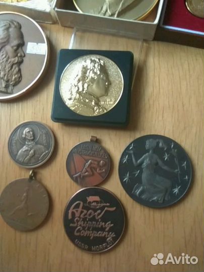 Настольная медаль плакетка барельеф